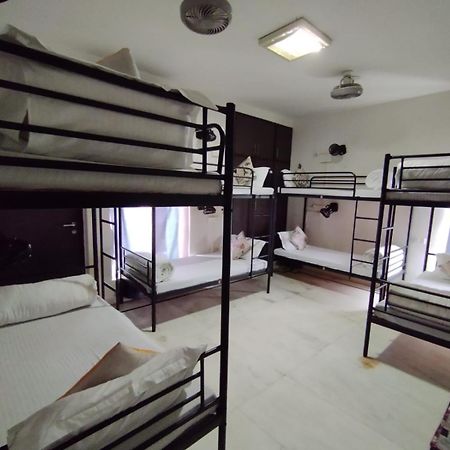A Sleepy Fox Hostel Ню Делхи Екстериор снимка
