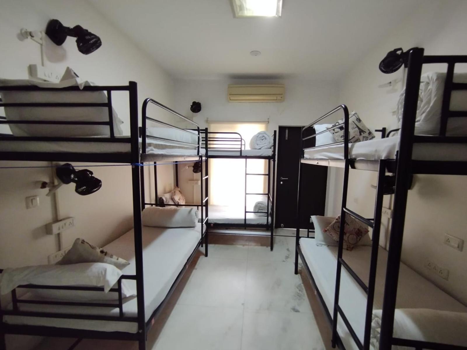 A Sleepy Fox Hostel Ню Делхи Екстериор снимка