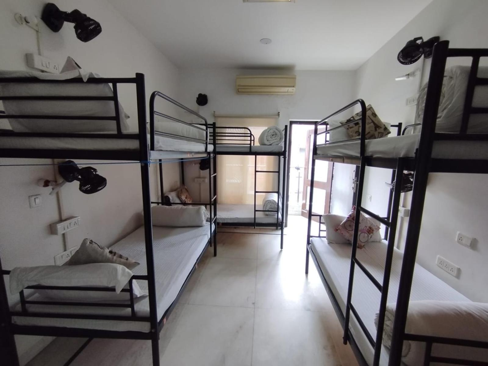 A Sleepy Fox Hostel Ню Делхи Екстериор снимка