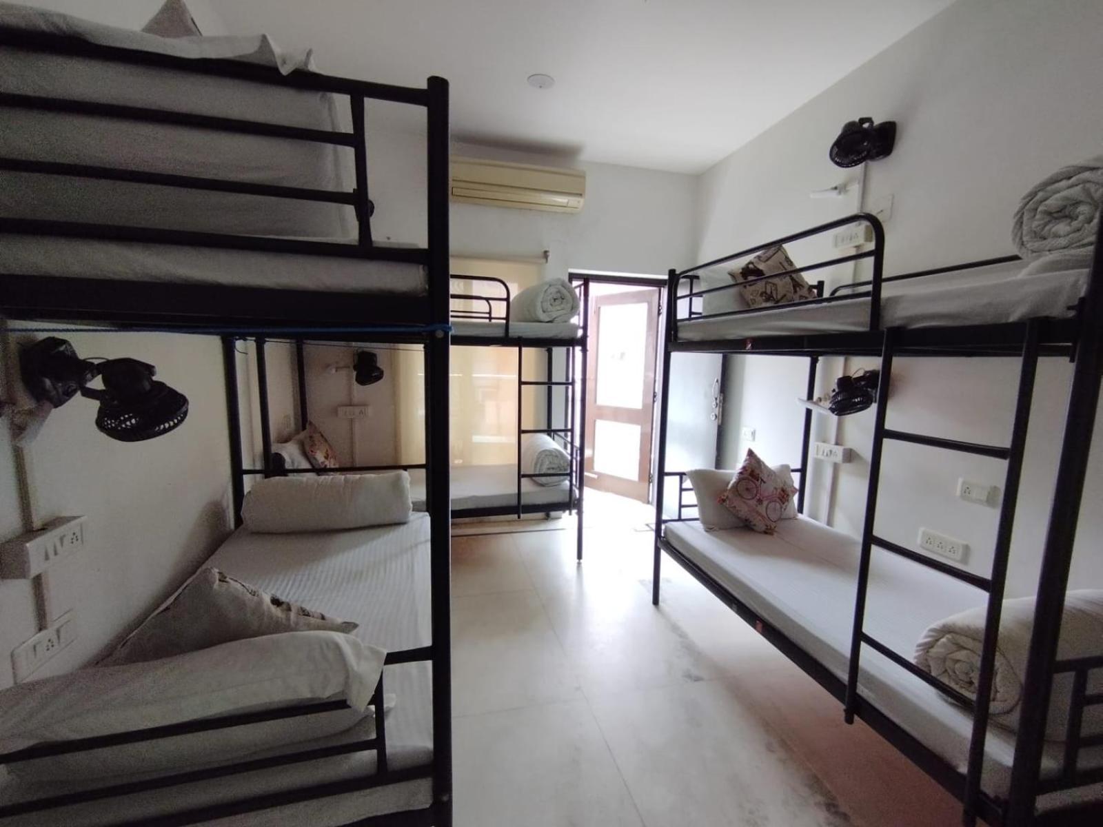 A Sleepy Fox Hostel Ню Делхи Екстериор снимка