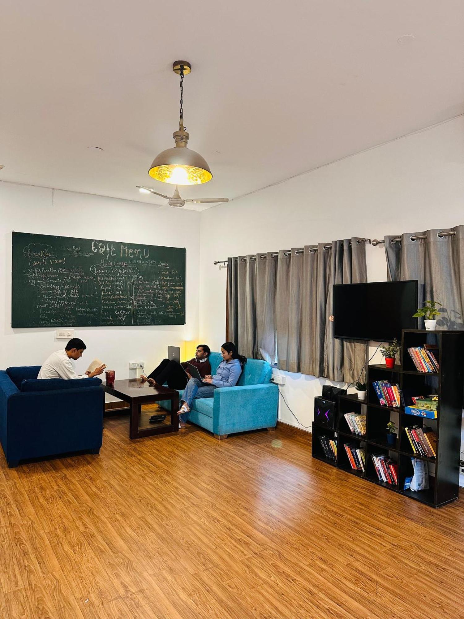 A Sleepy Fox Hostel Ню Делхи Екстериор снимка