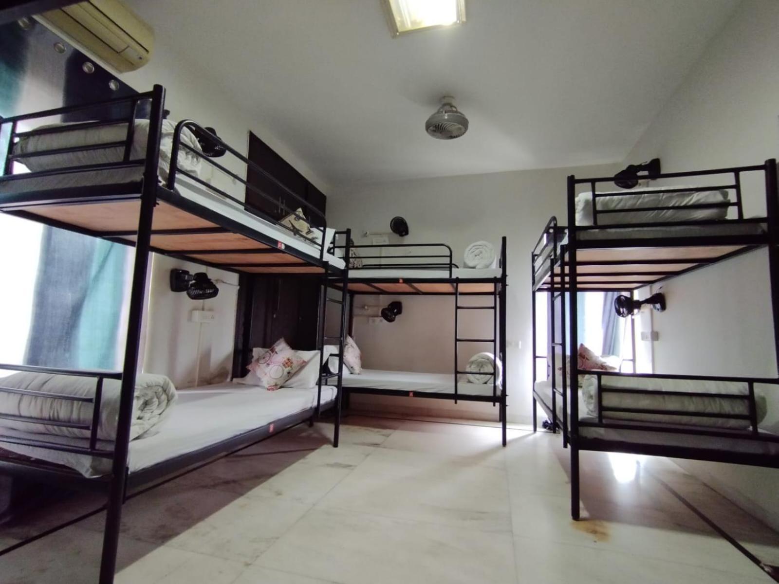 A Sleepy Fox Hostel Ню Делхи Екстериор снимка