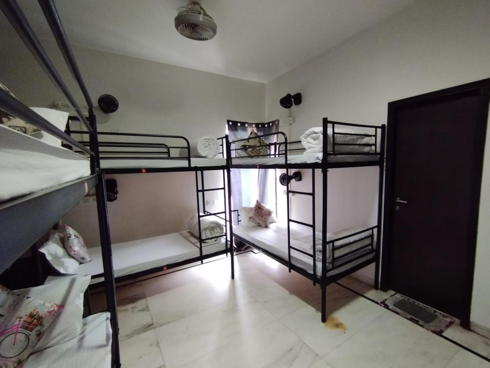 A Sleepy Fox Hostel Ню Делхи Екстериор снимка