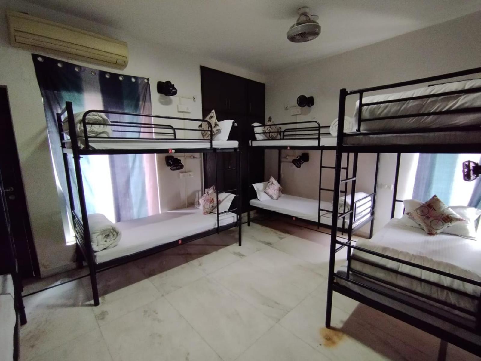 A Sleepy Fox Hostel Ню Делхи Екстериор снимка
